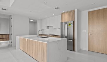 1020 SUNSET POINT Rd 611, Clearwater, FL 33755