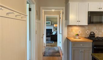 9 South Dr, Middletown, RI 02842