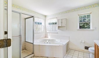 7 Willowtree Ct, Barnegat, NJ 08005