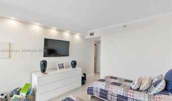 1000 W Island Blvd 2307, Aventura, FL 33160