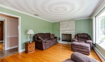 3 Ostend St, Johnston, RI 02919