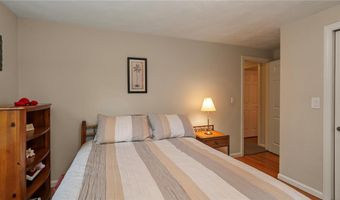 40 Sage Dr, Warwick, RI 02886