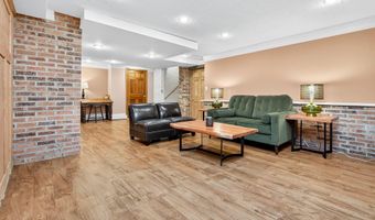 9 MEADOWBROOK Ln, Appleton, WI 54914