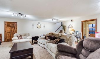102 N Finch Ct, Andale, KS 67001