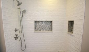 18 Sylvan Ter, Newport, RI 02840