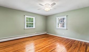 8 Greenwood Pl, Middletown, NJ 07748