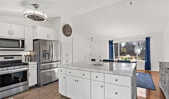 70 Pettee Ave, North Kingstown, RI 02852