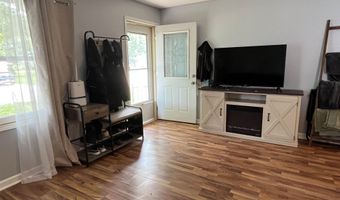 105 S 6th St, Albia, IA 52531