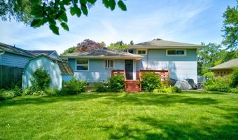 911 David St, Antioch, IL 60002