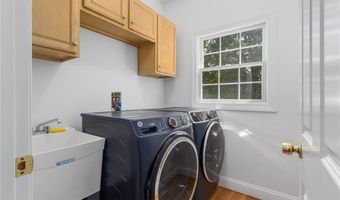 19 Cassandra Ln, North Kingstown, RI 02852