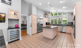 200 Robinhood Rd, Asheville, NC 28804