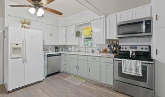 211 S Wickham St, Alvord, TX 76225