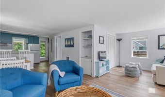 8 Presque Isle Trl, Narragansett, RI 02882