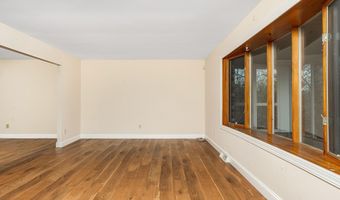 3 Springwood Manor Dr, Albany, NY 12211