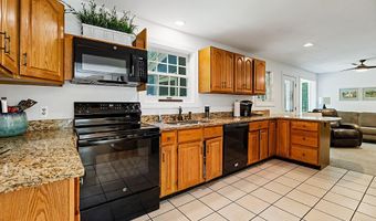 31 Pheasant Run Rd, Belgrade, ME 04917