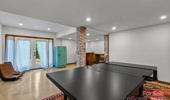 200 Aurora Dr, Asheville, NC 28805