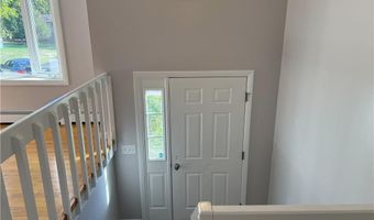 7 Leatherleaf Rd, Narragansett, RI 02882