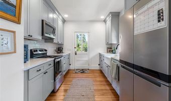 4 Findlay Pl, Newport, RI 02840