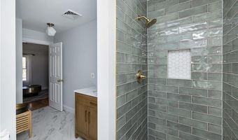 40 Charlotte Ave, North Kingstown, RI 02874