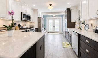9 Ocean Ave, Amityville, NY 11701