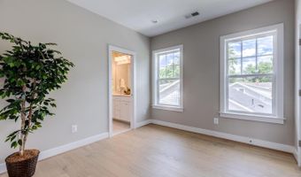 934 19TH St S, Arlington, VA 22202