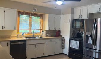 331 S 4th St, Akron, IA 51001