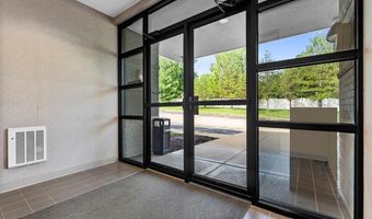 174 Clarkson Rd, Ballwin, MO 63011