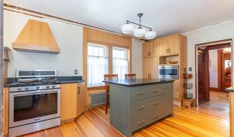 17 Carpenter St, Amesbury, MA 01913