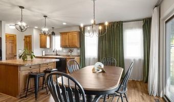 149 Country Club Ct, Anamosa, IA 52205