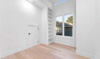 609 SW 4th St, Bentonville, AR 72712
