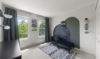 621 Lake Cornish Way, Algonquin, IL 60102