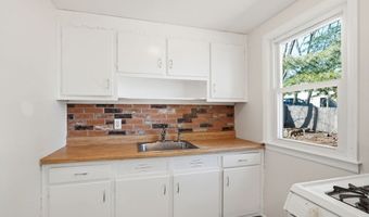 18-20 Genetti Cir, Bedford, MA 01730