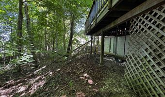 142 Pine Cir, Bennington, VT 05201