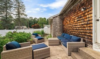 9 Plantation Dr, Cumberland, RI 02864