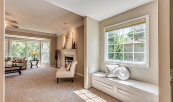 1515 Dietrich Glen Dr, Ballwin, MO 63021