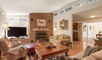 10 Steep Hollow Ln, Cos Cob, CT 06807