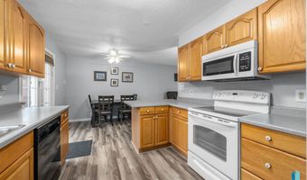 101 N Pipestone St 4, Brandon, SD 57005