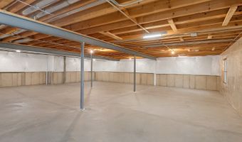 2660 Harnish Dr, Algonquin, IL 60102