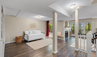 35 Ridgeview Circle Ct, Ballwin, MO 63021