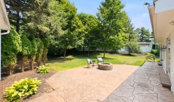 5 Beaver Pond Rd, Albany, NY 12211