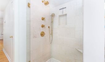 60 Old Wood Rd, Avon, CT 06001