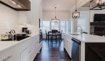 7424 Northwood Dr, Benton, AR 72019