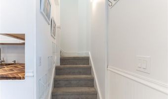 17 Oak Ave, East Providence, RI 02915