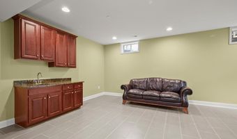 6005 ROOSEVELT St, Bethesda, MD 20817