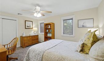 20 Roxbury Rd, Narragansett, RI 02882