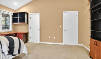 9209 VENDOME Dr, Bethesda, MD 20817