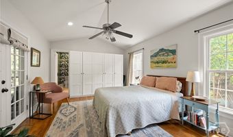 160 Crestview Cir, Athens, GA 30606