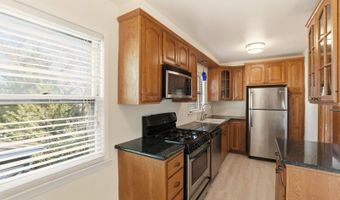 576 Avenue E 2, Bayonne, NJ 07002