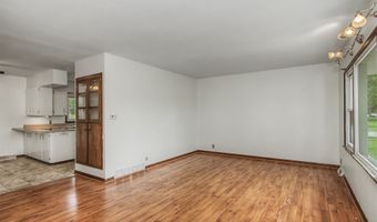 307 Dotson Dr, Ames, IA 50014