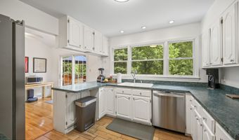 45 Normandy Ct, Middletown, NJ 07748